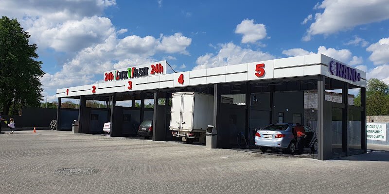 Автомийка самообслуговування LuxWash 24h у Львові