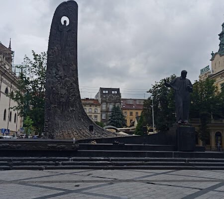 Театральна вулиця у Львові: історія та сучасність