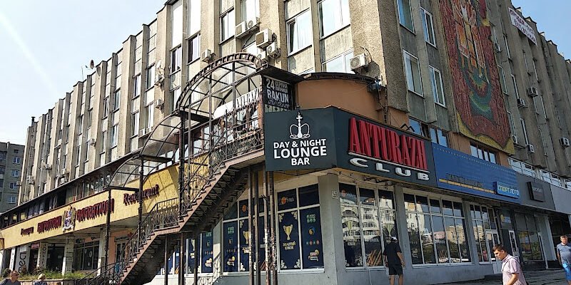 Бар “Антураж” у Львові: атмосферний відпочинок