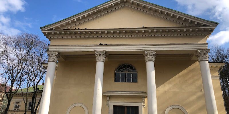 Площа Олекси Гасина: парк в серці Львова для відпочинку