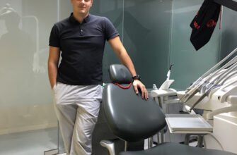 Стоматолог у Львові – Данило Приходько, клініка De Light