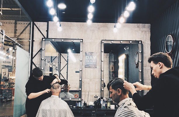 Чоловіча перукарня Schwager Barbershop у Львові