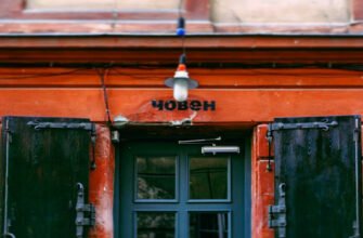 Паб у Львові: унікальний човен на озері міста