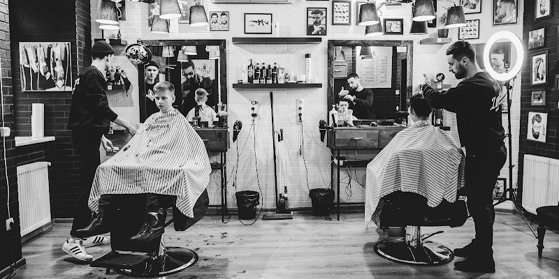 Чоловіча перукарня у Львові: Barbershop London стиль
