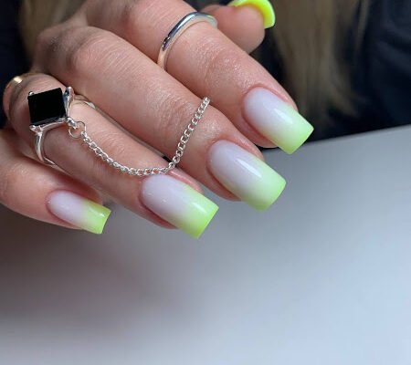 Салон манікюру та педикюру Nail Zone у Львові