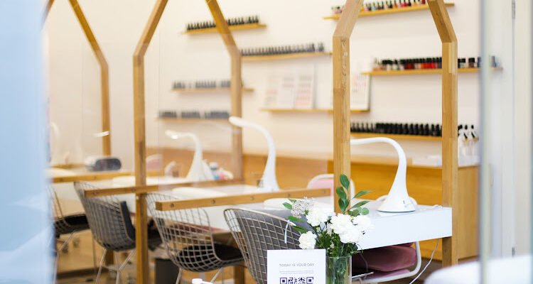 Салон манікюру та педикюру Nail Factory у Львові