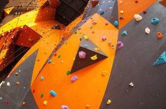 Тренувальний зал для скелелазів The Wall у Львові
