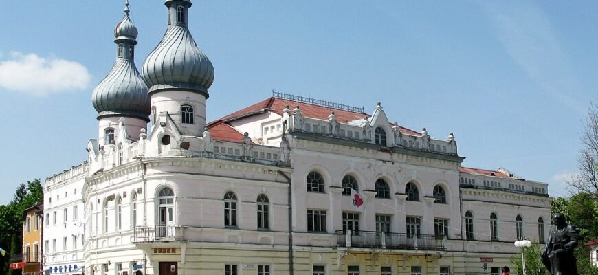 Борщівський обласний краєзнавчий музей: історія та експозиції