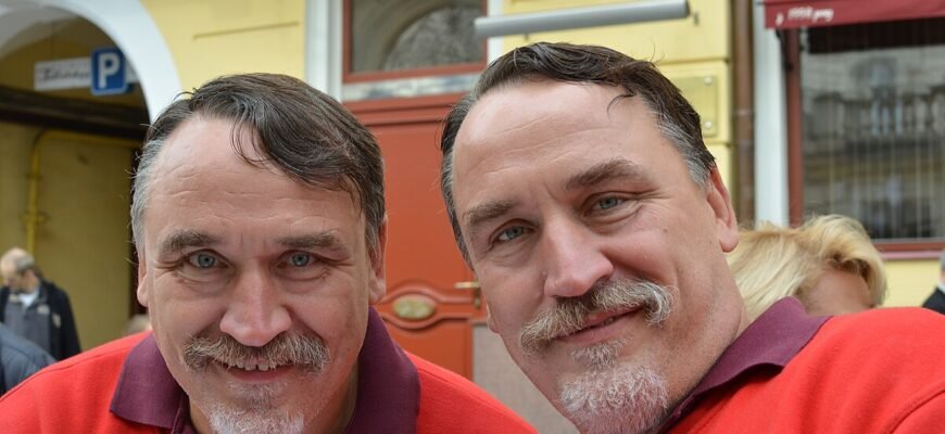 Брати Капранови: Біографія, Творчий Шлях та Внесок в Літературу