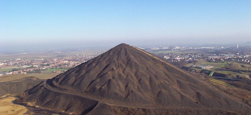 Що таке терикони: дізнайтеся про їх походження та значення