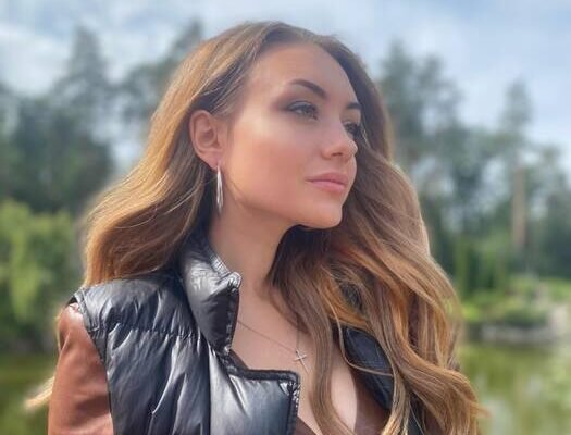 Олена Олейнікова: Біографія та Життєвий Шлях Видатної Особистості
