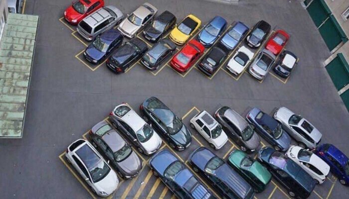 Хто має право паркуватися біля будинку: важливі правила та права