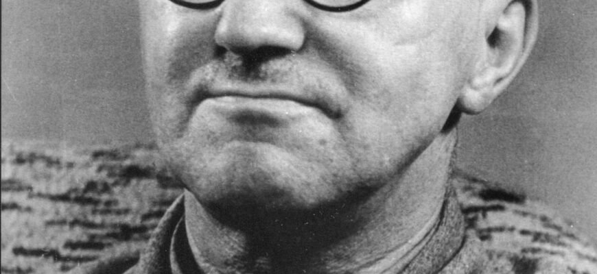 Бертольд Брехт: Життя і Творчість Відомого Німецького Драматурга