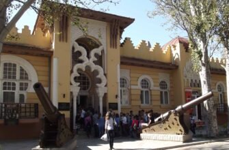 Евпаторійський краєзнавчий музей: Історія та колекції для відвідувачів