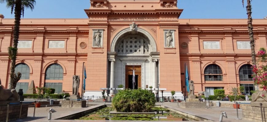 Відкрийте Скари Каїрського Музею: Історія Єгипту в Експонатах