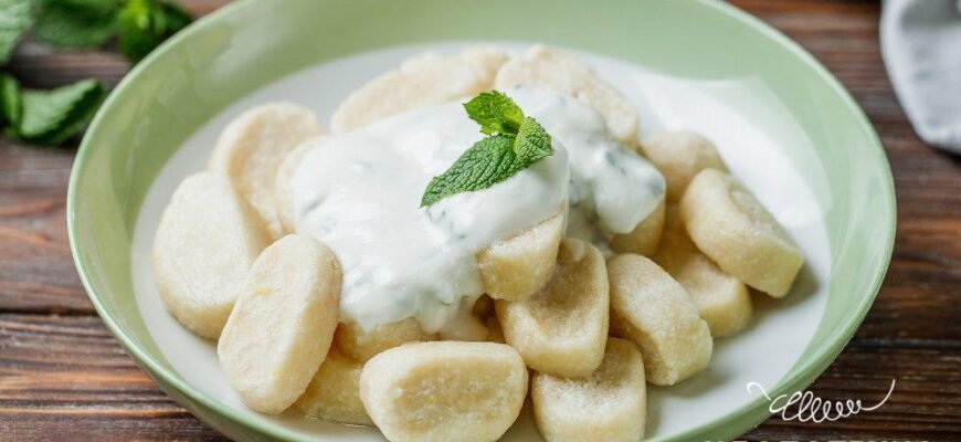 Як зробити ліниві вареники з сиром: покроковий рецепт