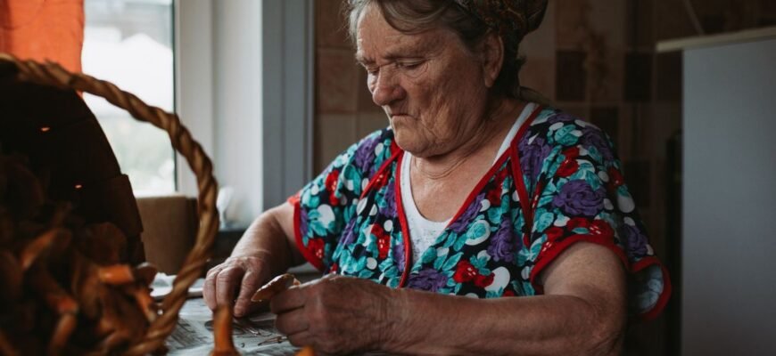 Хто може бути опікуном людини похилого віку: вимоги і критерії