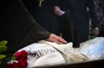 Як написати прощання на похорон: зразок та поради для мовлення