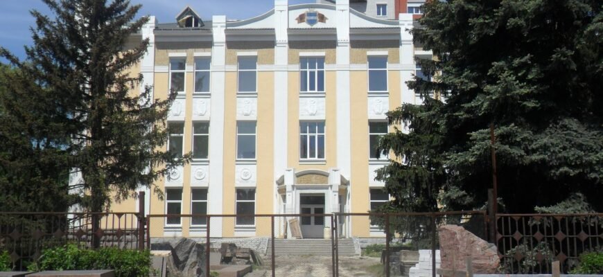Кременчуцький краєзнавчий музей: історія, експозиції, відвідування