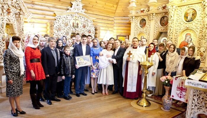 Чи можна хрестити дитину без хресного батька: церковні правила й поради