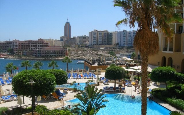 Чи можна зняти готель в 16 років: поради для молодих мандрівників