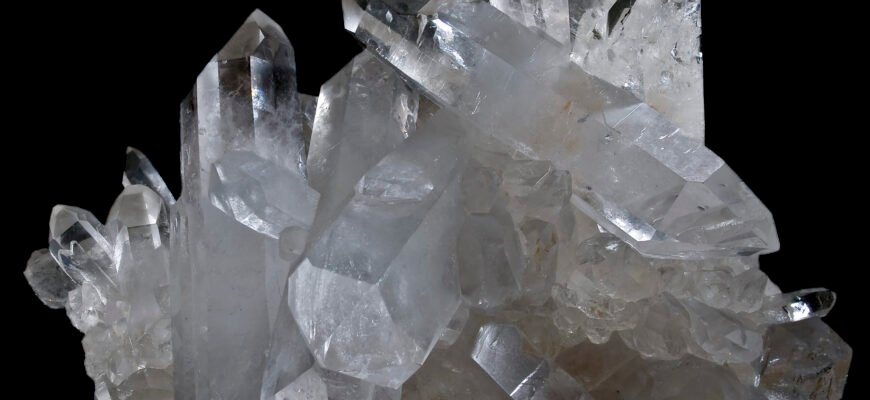 Що таке кварц: властивості, застосування та походження мінералу