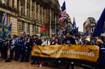 Що таке мішура: значення, застосування та вибір для прикрас