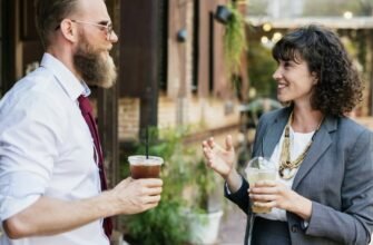 Тінт для губ: все, що потрібно знати про стійкий макіяж губ