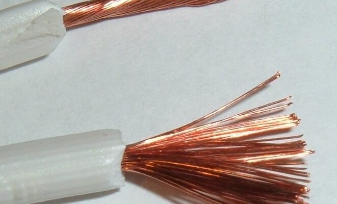 Що таке провідник: визначення, властивості та використання матеріалу Що таке провідник: визначення, властивості та використання матеріалу