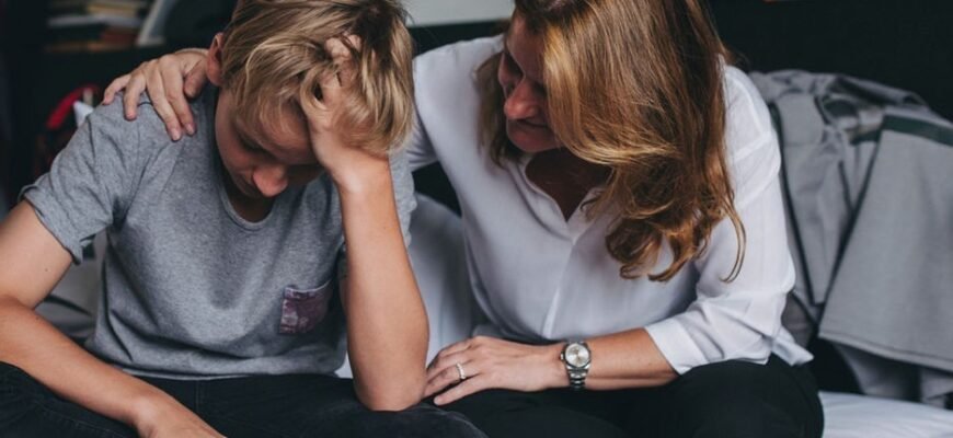 Как помочь ребенку, который имеет проблемы в коллективе