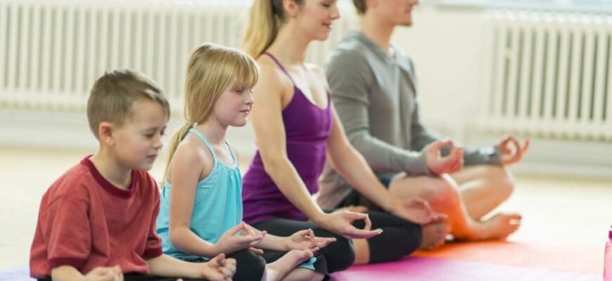 Семейная йога: путь к здоровью и гармонии всей семьи