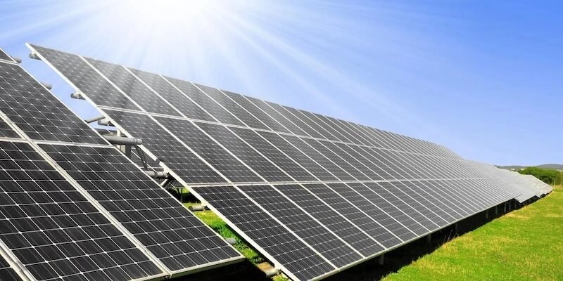 Як вибрати сонячні панелі для будинку: гайд для майбутніх власників СЕС