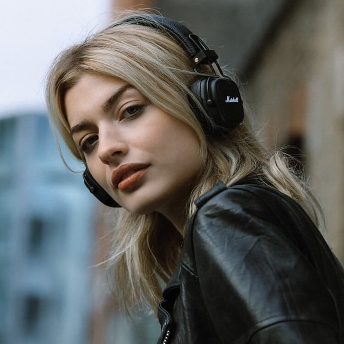 навушники Marshall