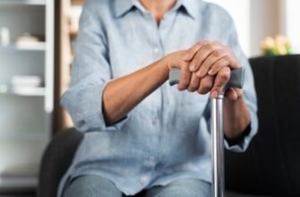 Как трость для ходьбы помогает сохранить активность и уверенность в движении