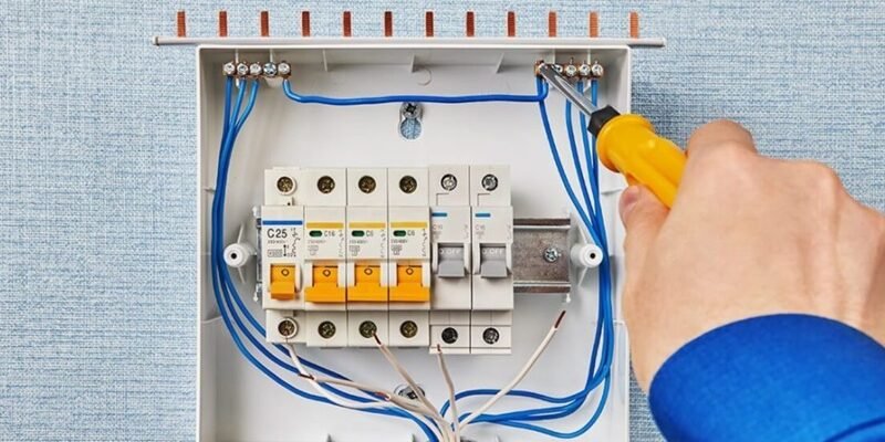 Послуги електрика у Львові: як викликати майстра на дім