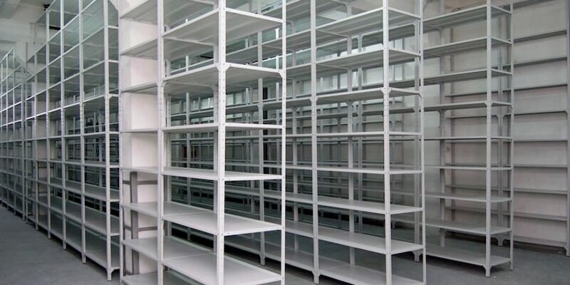Сталь против хаоса: как металлические стеллажи делают хранение надежным и предсказуемым