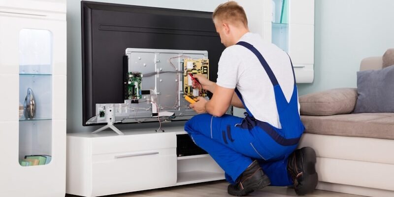 Ремонт телевизора: как выбрать мастера по ремонту телевизоров и не переплатить