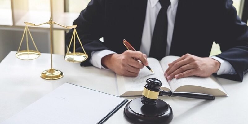 Скільки коштує адвокат у Львові і як не переплатити