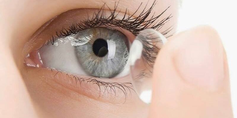 Місячні контактні лінзи – коли вони потрібні та як їх обрати