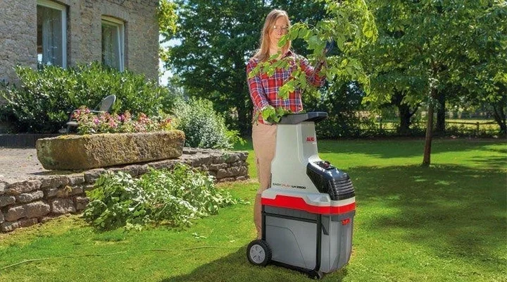 Что делать, если на участке скопилось много садовых отходов: пошаговая инструкция