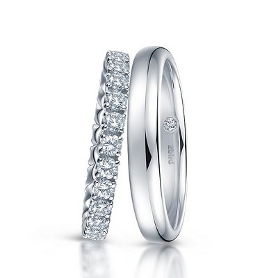 помолвочное кольцо с бриллиантом