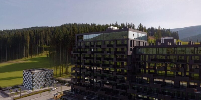 Glacier Hotel: розкішний відпочинок в Буковелі з неймовірними краєвидами