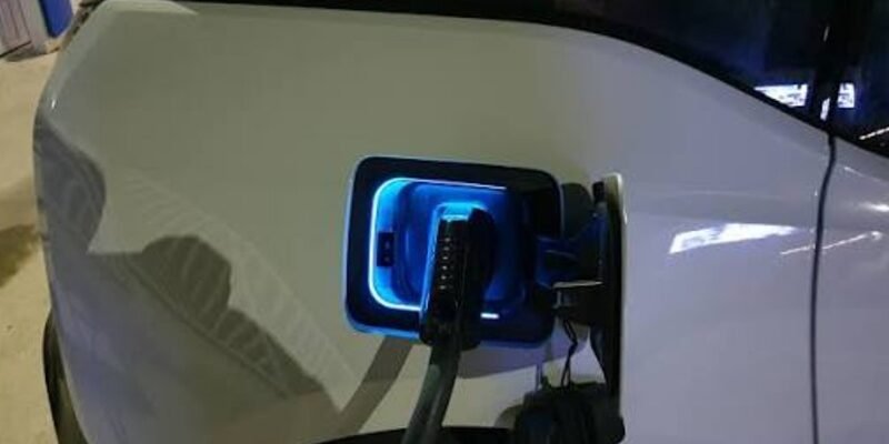 Домашняя зарядка BMW i3: требования к электропроводке и защите сети