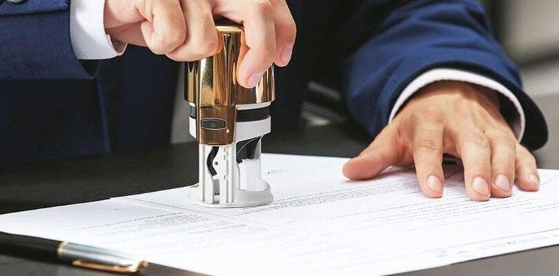 Український нотаріус у Чехії: які повноваження можна передати представнику в Україні